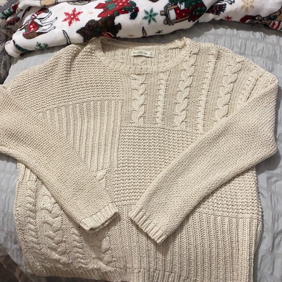Abercrombie & Fitch Tops - Cable knit Abercrombie sweater